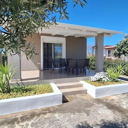 Elena's House 度假居 Karianí